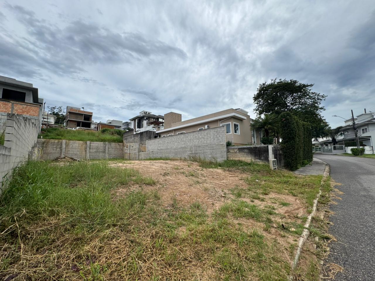 Terreno no Bairro Pedra Branca  8