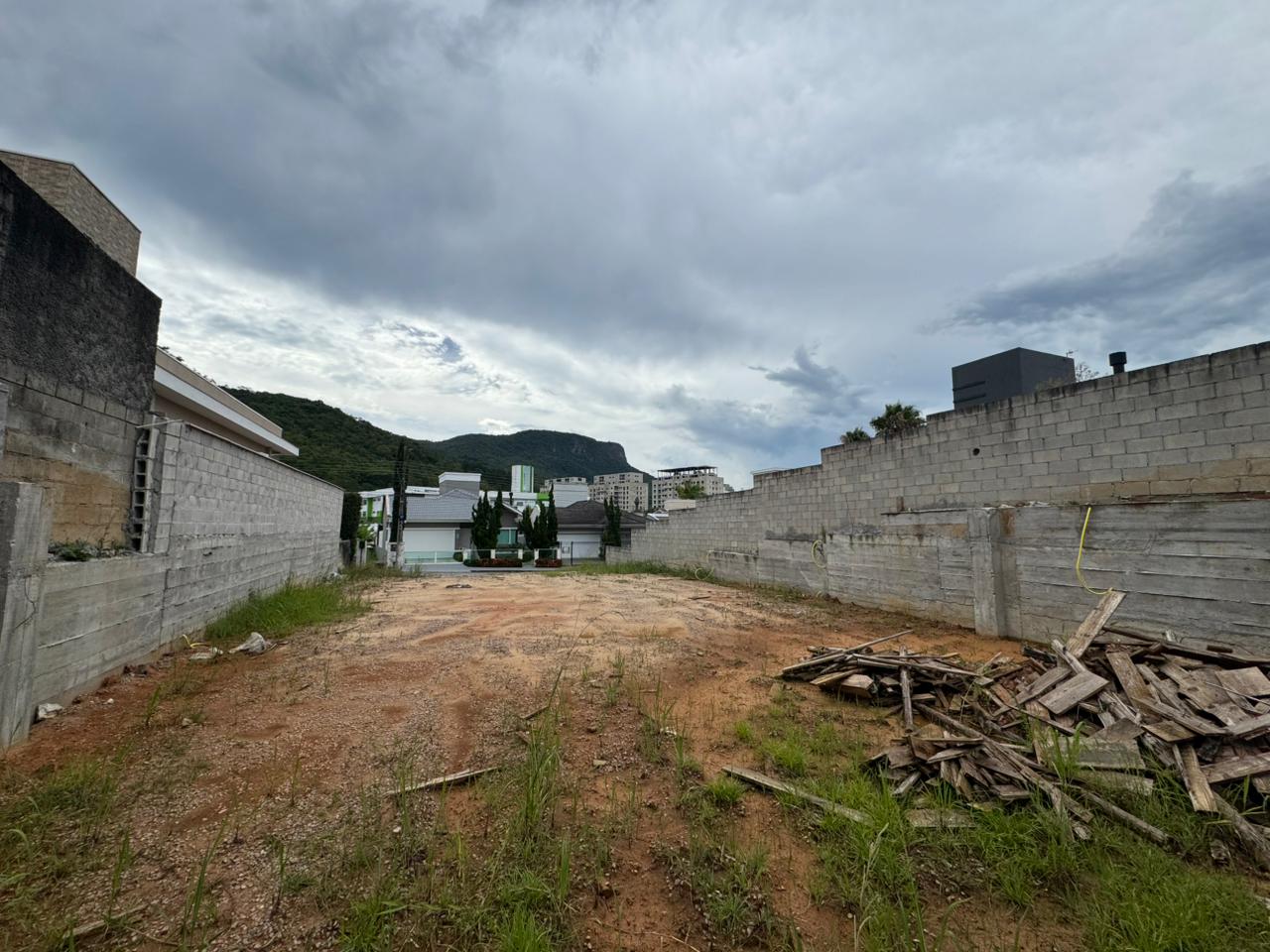 Terreno no Bairro Pedra Branca  4