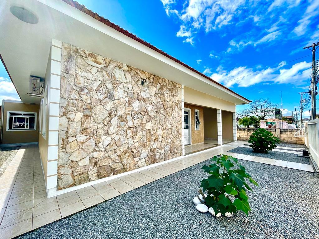 Casa no bairro Barra do Aririu  2